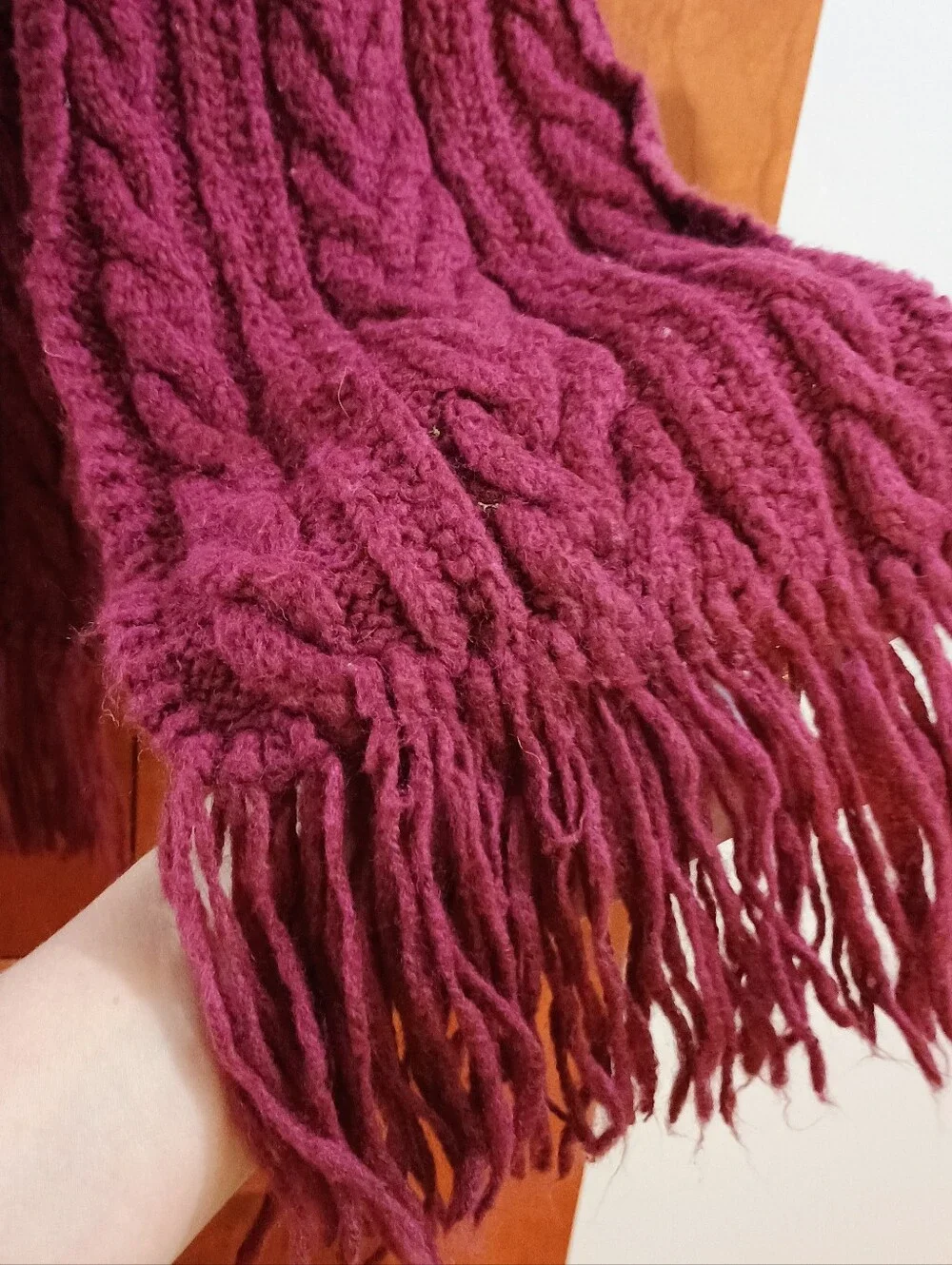 Pointelle cable-knit scarf finished with ample fringe tassels